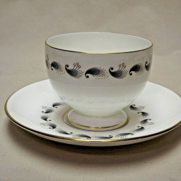 Wedgwood Bone China England Set of 2 Stardust Footed Tea Cups and Saucers. R4292 - Picture 11 of 16